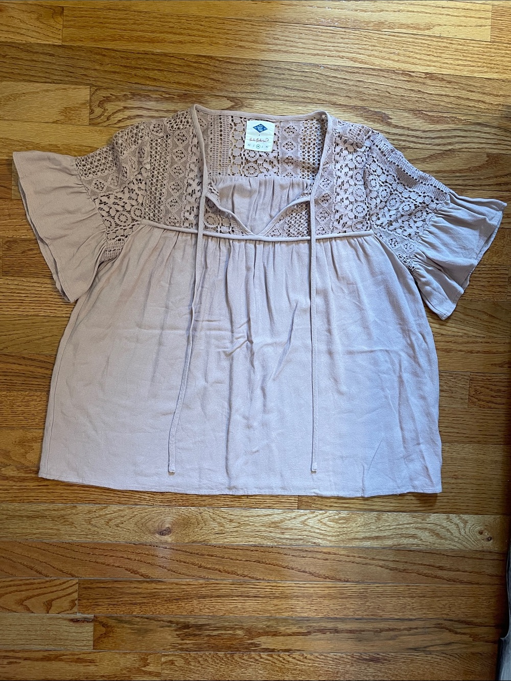 Wild Blue By Sadie Robertson Lace Yoke V Neck Tie-Front Blush Top Sz M
